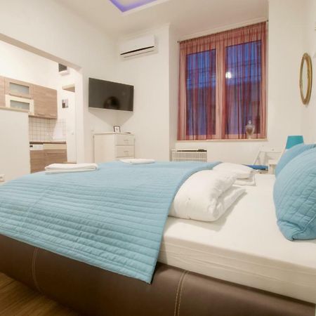 Standard Apartment By Hi5 -Baross Square Budapest Luaran gambar