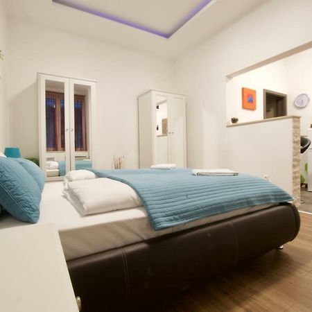 Standard Apartment By Hi5 -Baross Square Budapest Luaran gambar