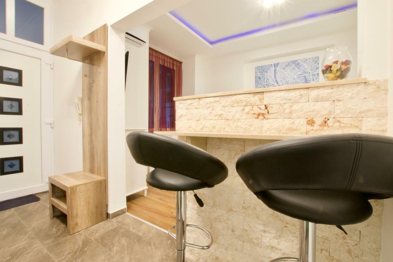 Standard Apartment By Hi5 -Baross Square Budapest Luaran gambar