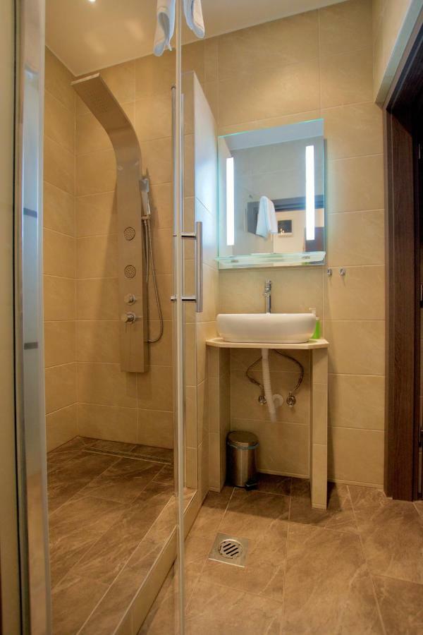 Standard Apartment By Hi5 -Baross Square Budapest Luaran gambar